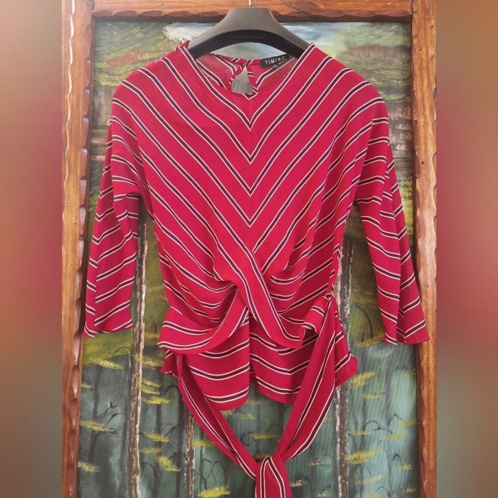 Professional blouse. Three-quarter sleeves. Size medium. Excellent condition
